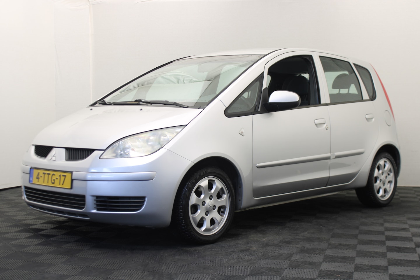 Mitsubishi Colt - 1.3 Invite - AutoWereld.nl