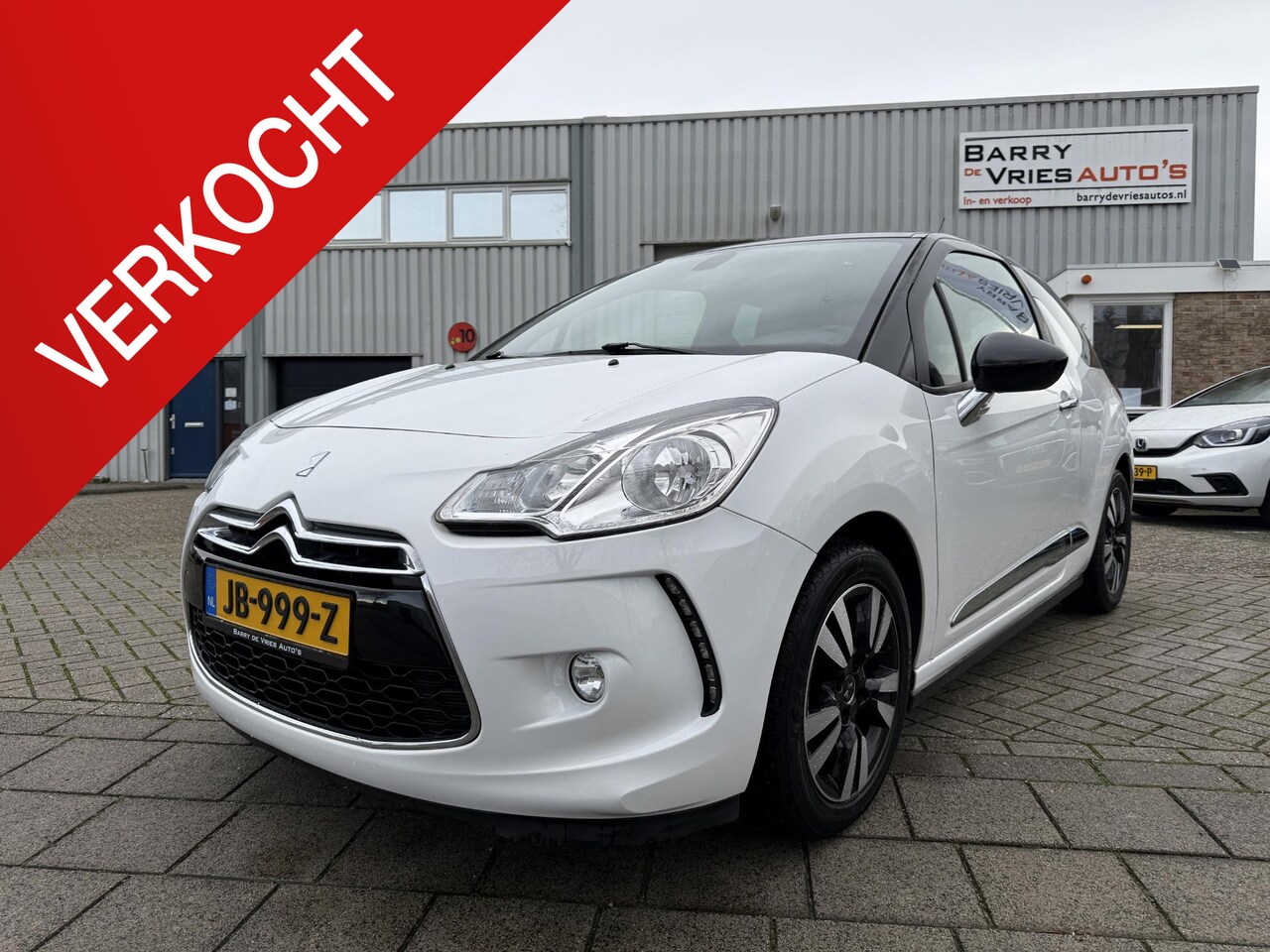 DS 3 - 1.2 PureTech So Chic | Navigatie | Climate Control | Cruise Control | Inruilkoopje - AutoWereld.nl