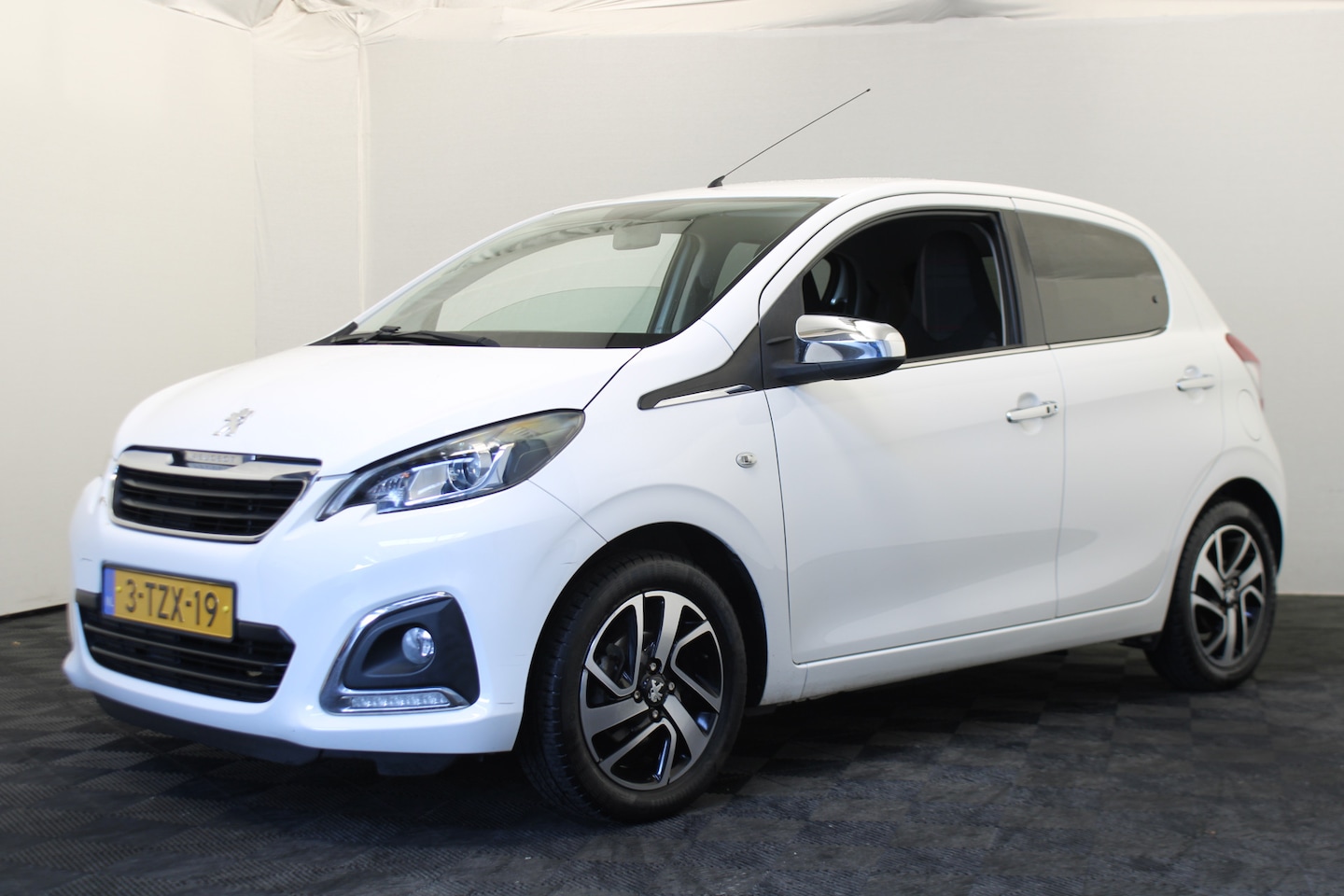 Peugeot 108 - 1.0 e-VTi Première 1.0 e-VTi Première - AutoWereld.nl