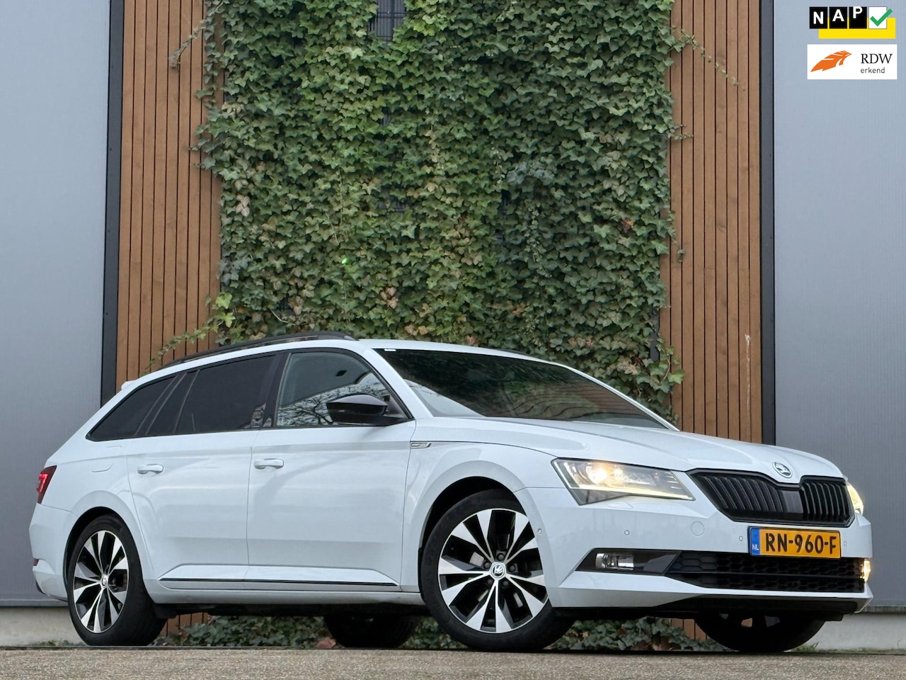 Skoda Superb Combi - 1.4 TSI ACT Sportline Business|RS STOELEN|TREKHAAK|STANDKACHEL - AutoWereld.nl