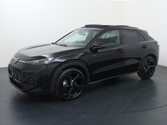 Volkswagen T-Roc - R-Line First Edition 1.5 eTSI 110 kW / 150 PK DSG | Black Style | Panoramadak | Harman Kar