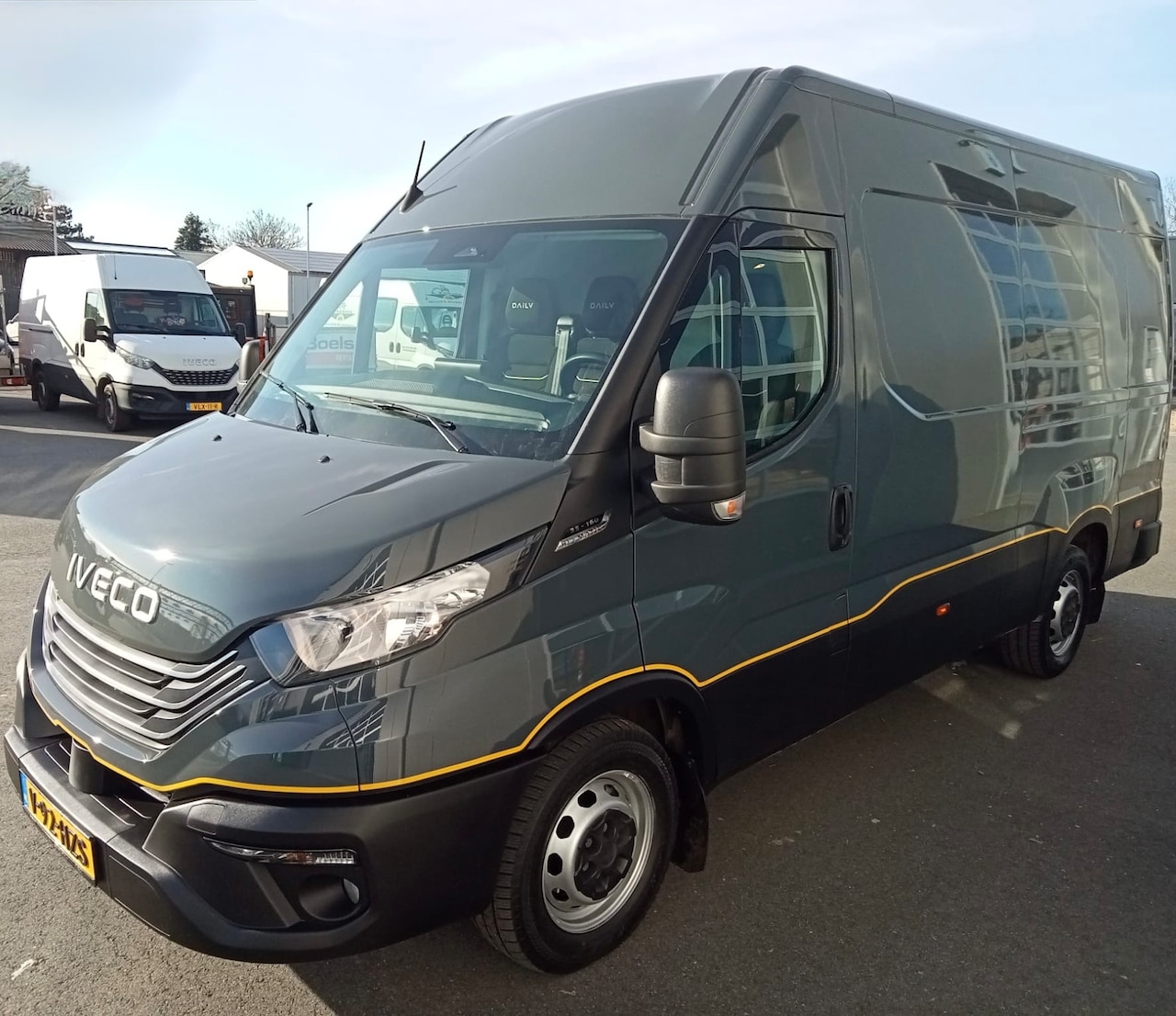 Iveco Daily - 35S16V A8 Luchtvering - Adaptive Cruise Control - Automaat - L3H2 - 2.3L 157pk - Camera - - AutoWereld.nl