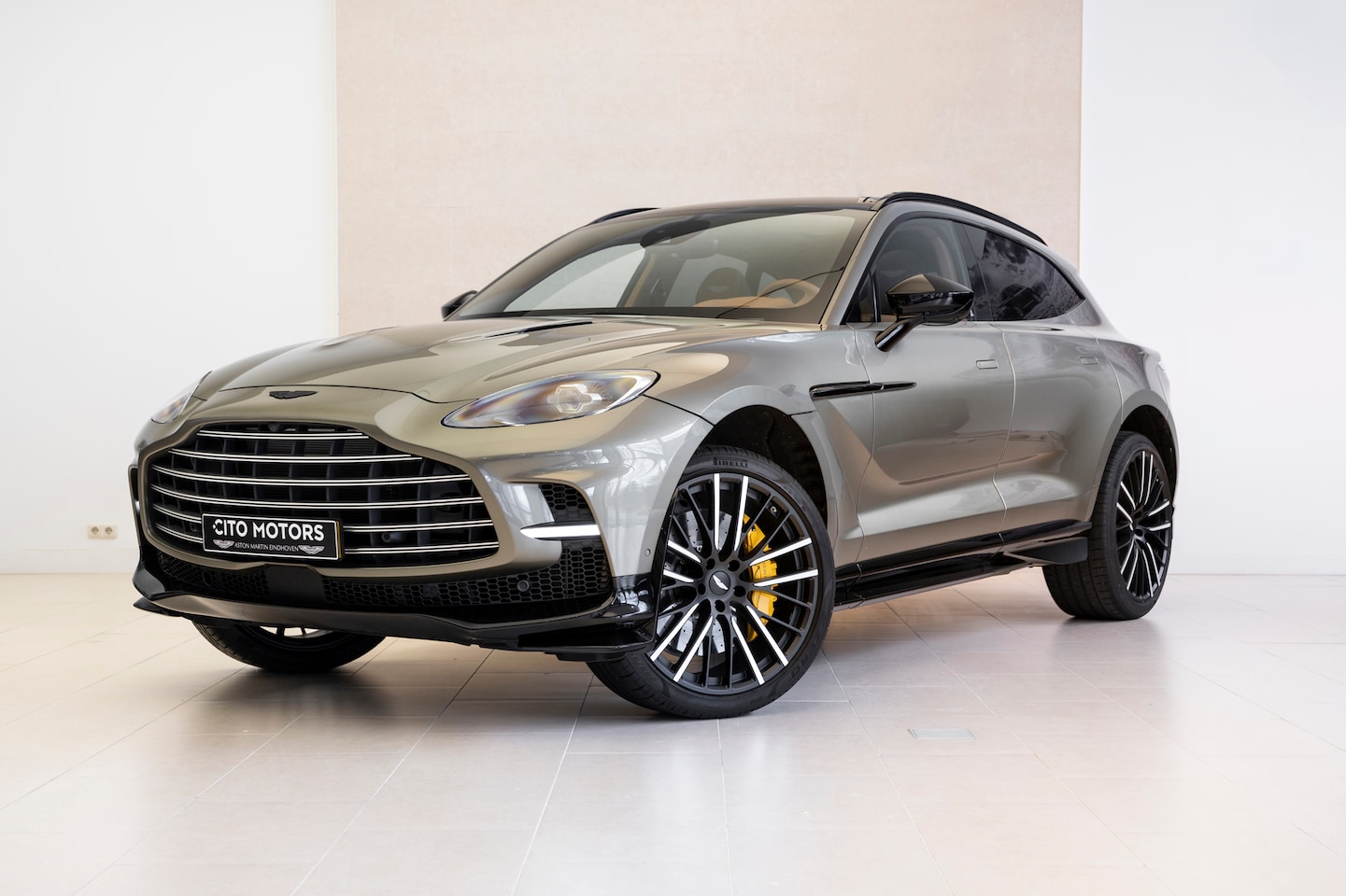 ASTON-MARTIN DBX707