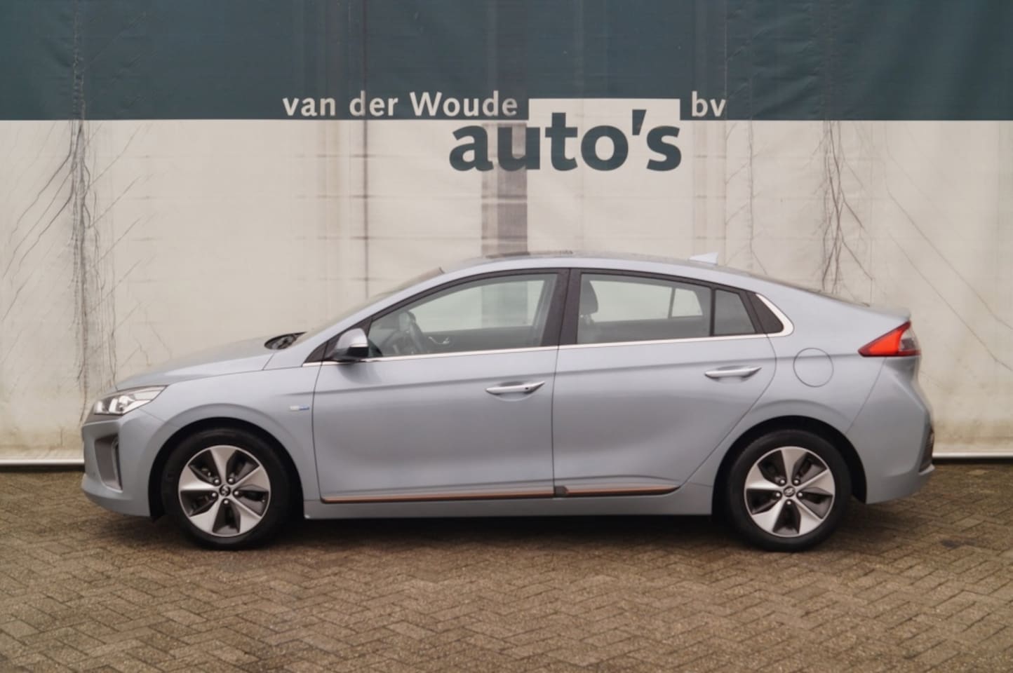Hyundai IONIQ - Premium EV -SOH95%-LEER-S.DAK-NAVI-CAM-PDC-ECC- - AutoWereld.nl