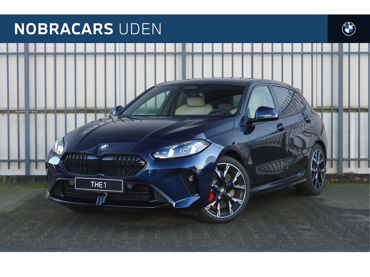 BMW 1-serie - 120 M Sport Automaat / Panoramadak / Sportstoelen / M Adaptief onderstel / Achteruitrijcam - AutoWereld.nl