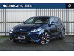 BMW 1-serie - 120 M Sport Automaat / Panoramadak / Sportstoelen / M Adaptief onderstel / Achteruitrijcam