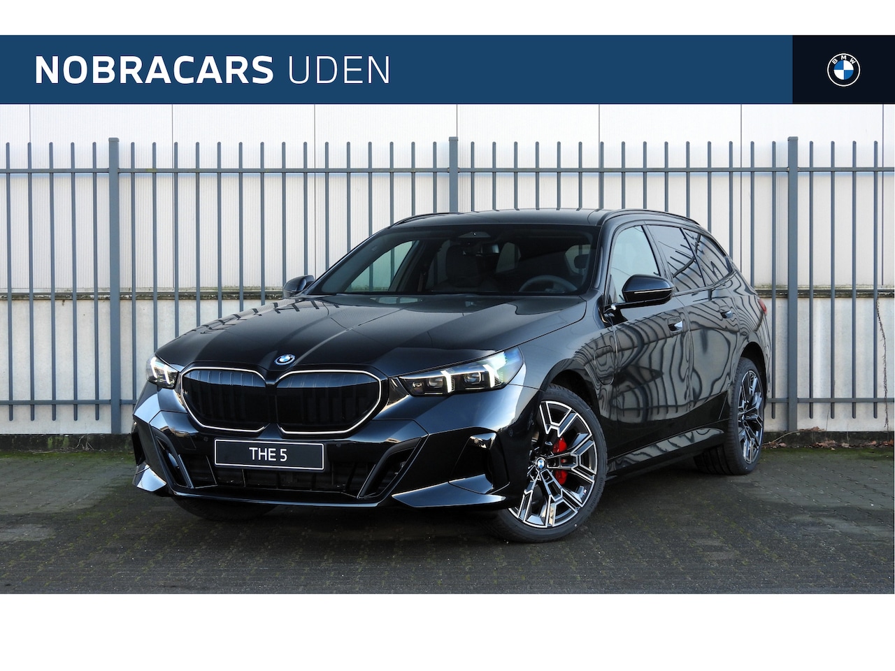 BMW 5-serie Touring - 530e M Sport Automaat / Panoramadak / Trekhaak / Achteruitrijcamera / Adaptieve LED / Stoe - AutoWereld.nl