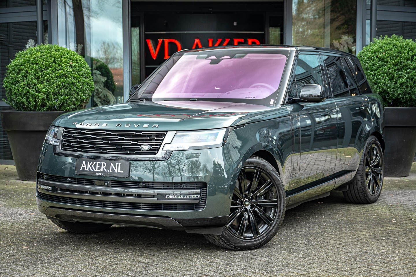 Land Rover Range Rover - LANDROVER P460e HSE | Massage | Head-up | 4WSturing | St. Koeling v+a | Meridian 3D Sound - AutoWereld.nl