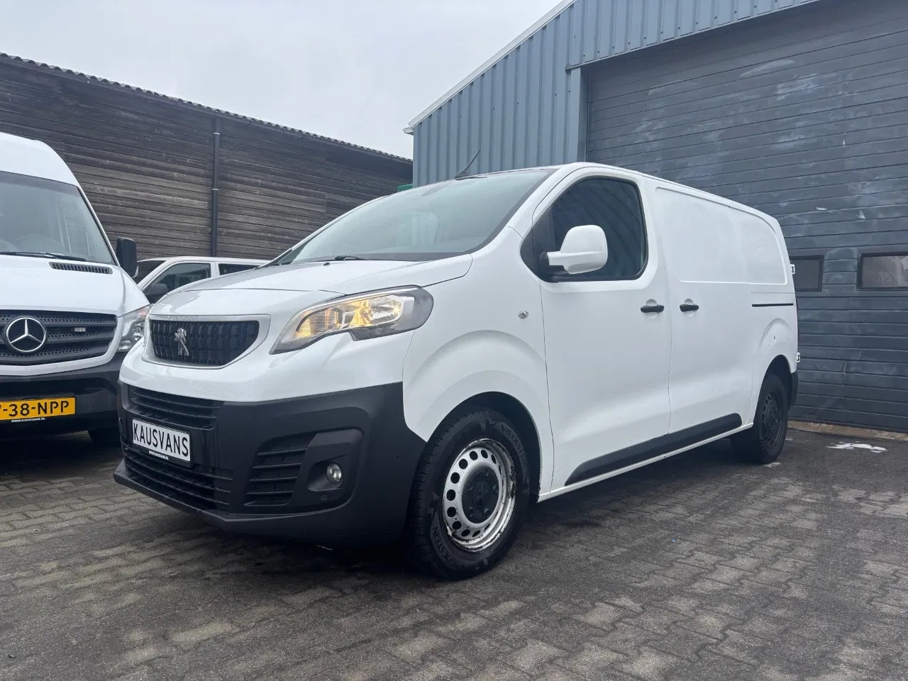 Peugeot Expert - 2.0 BLueHDI Airco Cruiaecontrol Navigatie Camera - AutoWereld.nl