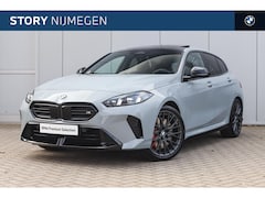 BMW 1-serie - 120 M Sport Automaat / Panoramadak / Sportstoelen / Achteruitrijcamera / M Adaptief onders