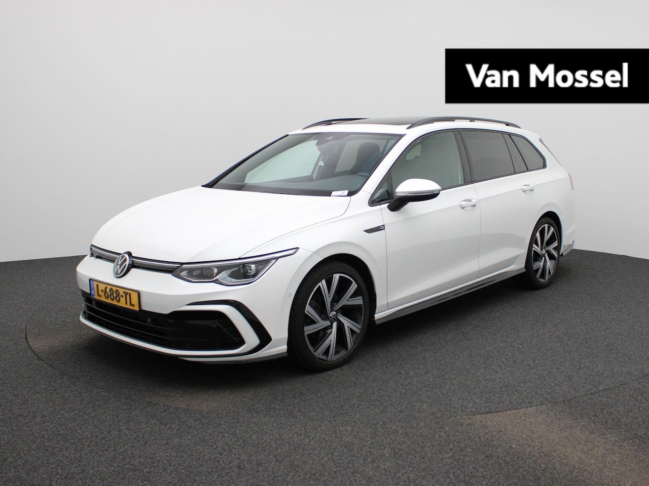 Volkswagen Golf Variant - 1.5 eTSI R-Line | Automaat | Panoramadak | Stoel + Stuurverwarming | Sfeerverlichting | Ca - AutoWereld.nl