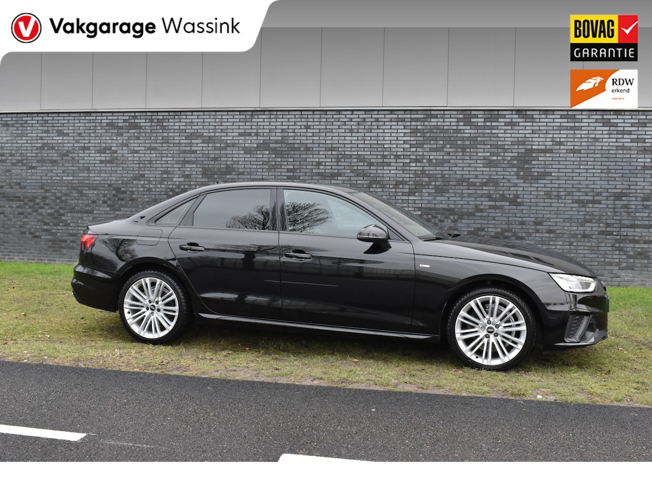 Audi A4 Limousine - 35 TFSI S-line 2.0 Mild Hybrid S-line black edition Automaat Leder interieur - AutoWereld.nl