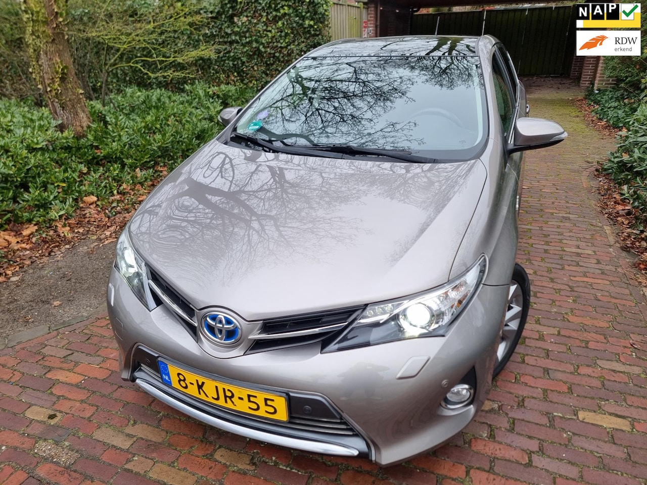 Toyota Auris - 1.8 Hybrid Lease Pro Xenon/Pano/Half leder - AutoWereld.nl