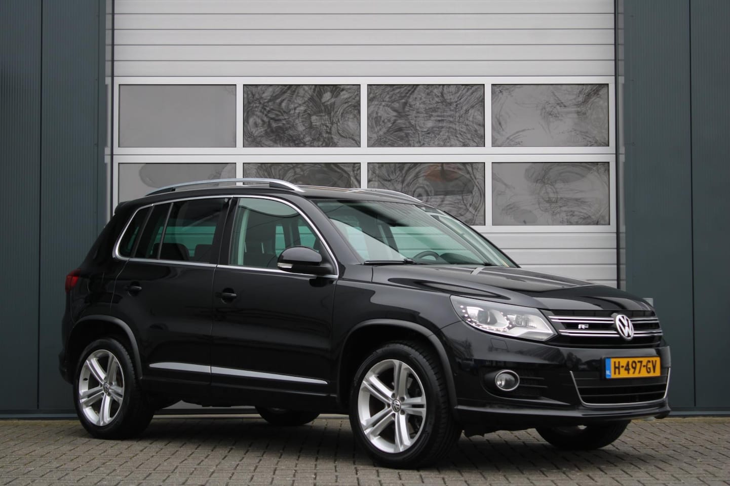 Volkswagen Tiguan - 1.4 TSI R-Line Edition Clima/Cruise/Bi-Xenon/Camera/Stoelverwarming/PDC/LED/Park.Assist/18 - AutoWereld.nl