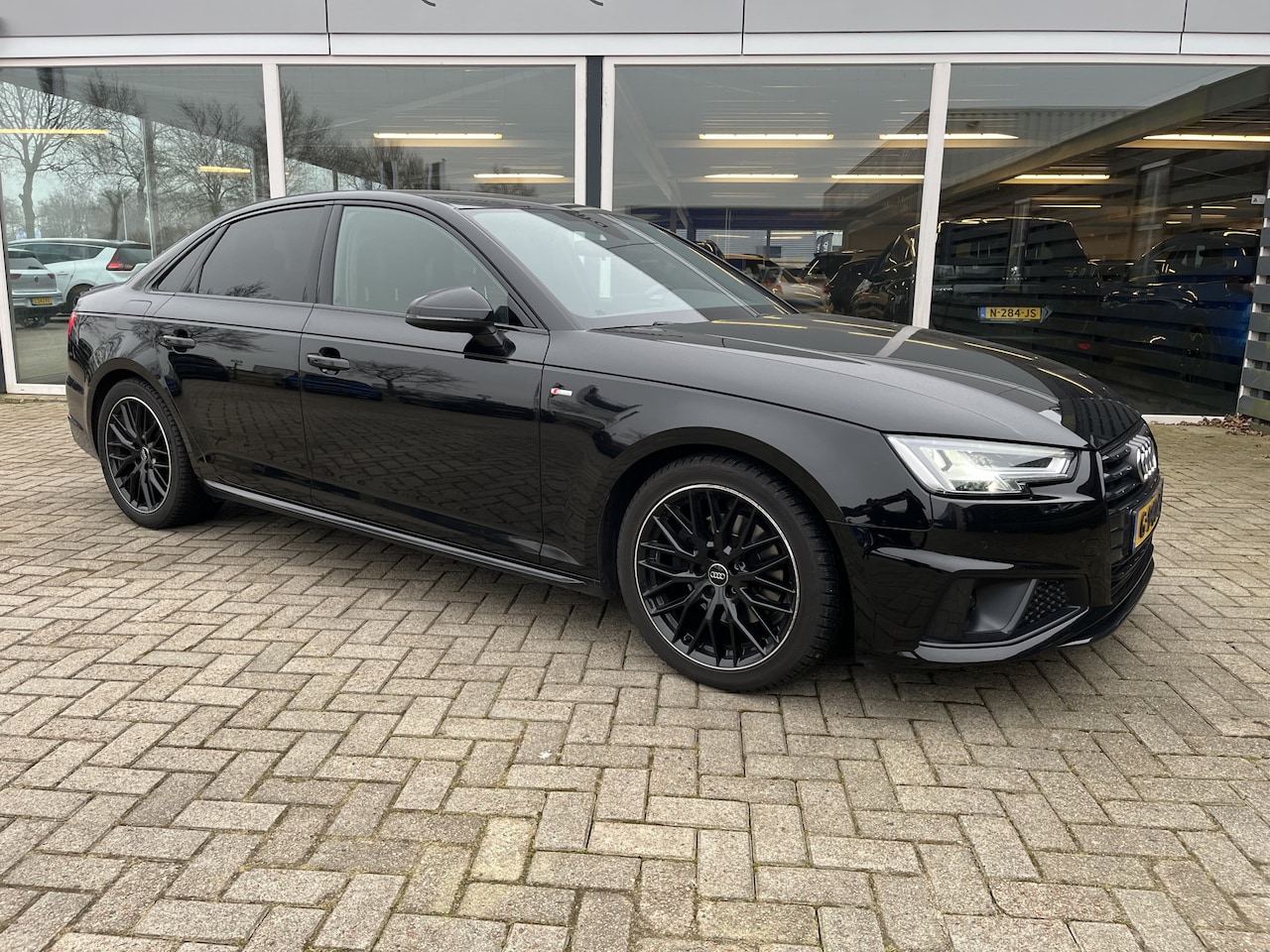 Audi A4 Limousine - 35 TFSI Sport S line black edition vol Leer / Led / Clima / Carplay / ambiance - AutoWereld.nl