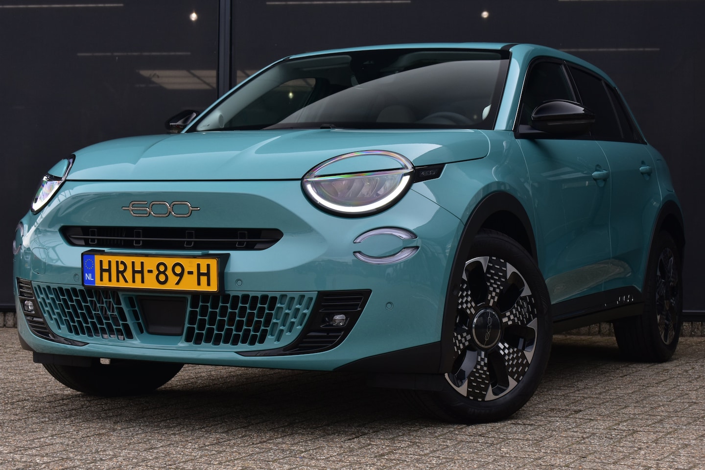 Fiat 600 - 1.2 Hybrid La Prima 8 Jaar Garantie! | Massage | Vol-Leder | Adaptive Cruise | Elektr. Sto - AutoWereld.nl