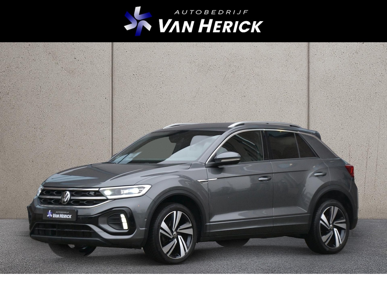 Volkswagen T-Roc - 1.5 TSI R-Line 150PK Automaat | Travel Assist | Stoelverwarming | IQ Light - AutoWereld.nl