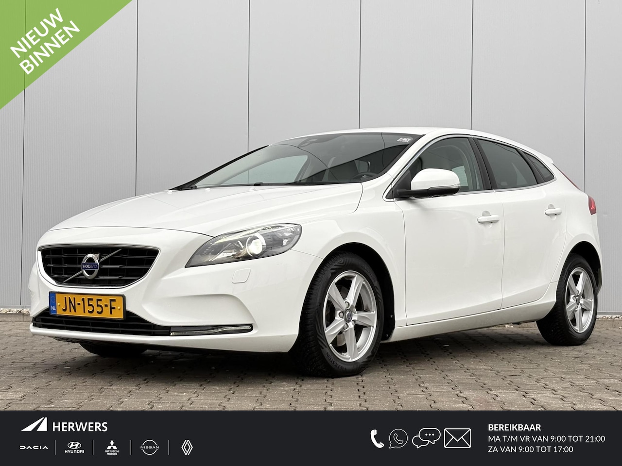 Volvo V40 - 2.0 T2 Nordic+ / Electronic Climate Controle / Cruise Control / Navigatiesysteem Full Map - AutoWereld.nl