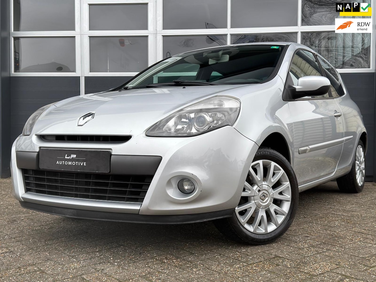 Renault Clio - 1.2 TCe Dynamique / Clima / Bluetooth / Keyless / Trekhaak - AutoWereld.nl