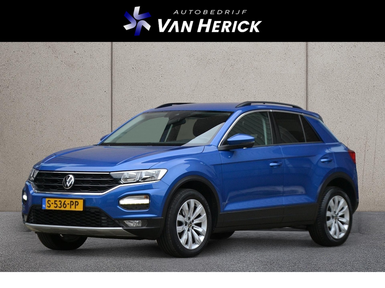 Volkswagen T-Roc - 1.5 TSI Style 150PK Automaat | Trekhaak | Achteruitrijcamera | Navigatie - AutoWereld.nl