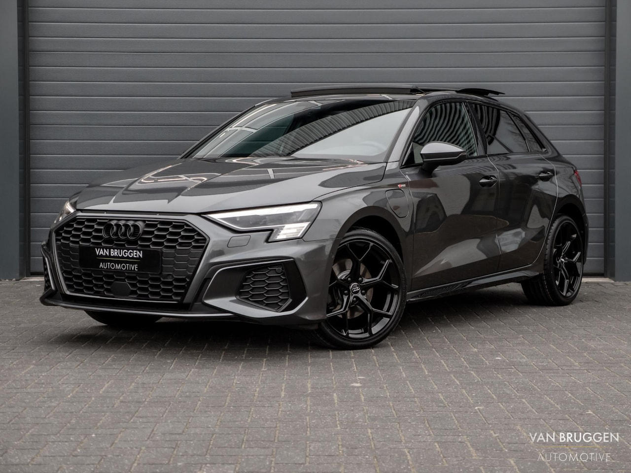 Audi A3 Sportback - 40 TFSI e S-Line Pano RS Sfeer E-Stoelen Leer Matrix BTW Keyless ACC - AutoWereld.nl