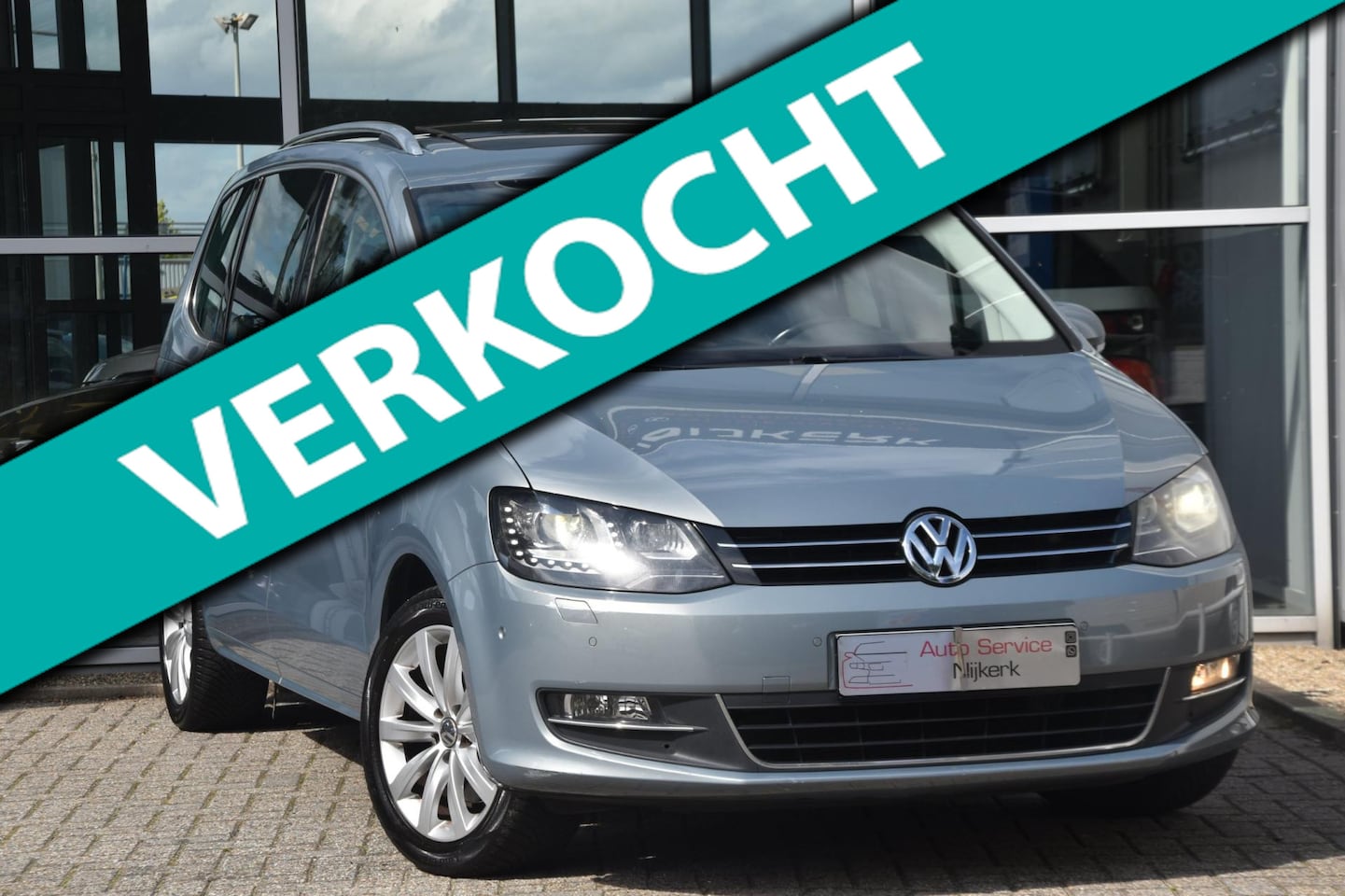 Volkswagen Sharan - 2.0 TSI Highline 7p DSG Airco Nav. Pano Automatisch Inparkeer Lijn Assist Led Trekhaak Deu - AutoWereld.nl