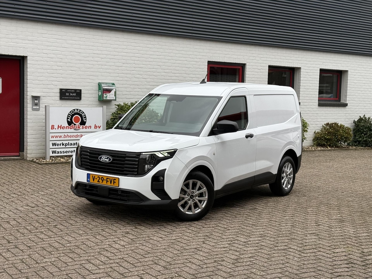 Ford Transit Courier - 1.5 100pk Trend/ Apple Carplay/ Cruise control/ 1 Eigenaar/ Origineel NL/ NAP - AutoWereld.nl