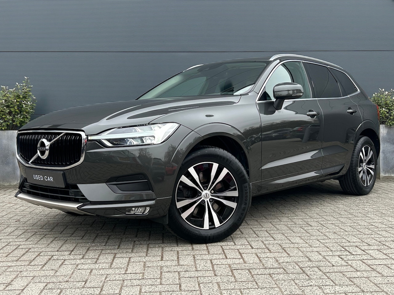 Volvo XC60 - 2.0 B5 Momentum Exclusive | Trekhaak | Camera | BLIS | Adaptive CC | Climate pack | Harman - AutoWereld.nl