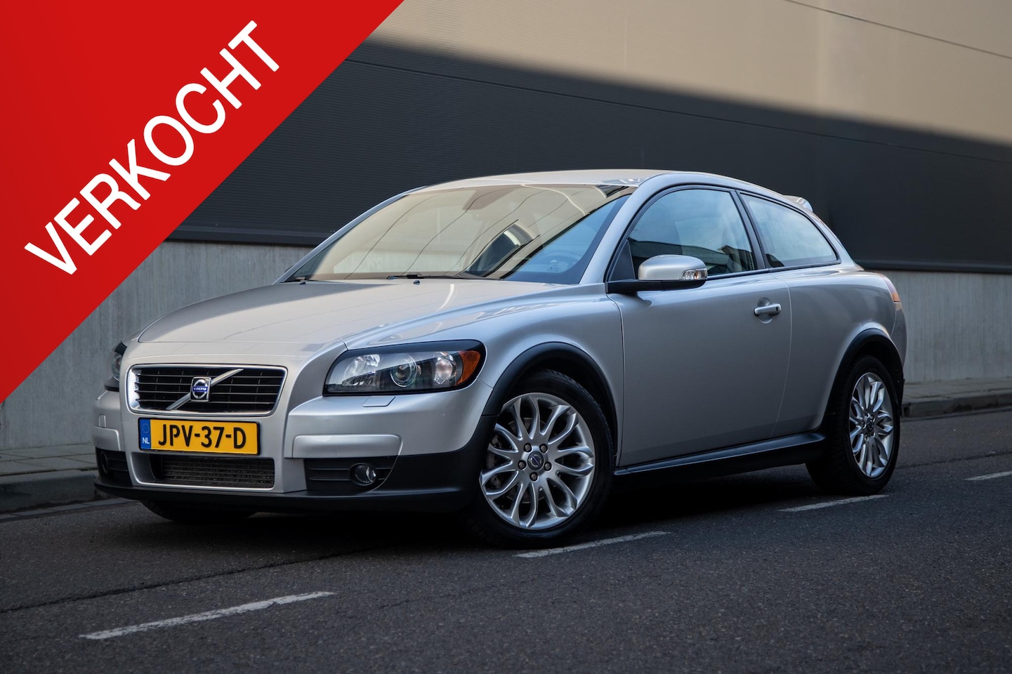 Volvo C30 - 2.4 D5 Momentum | 159.000KM | Stoelverwarming | Xenon | Automaat | Memory - AutoWereld.nl