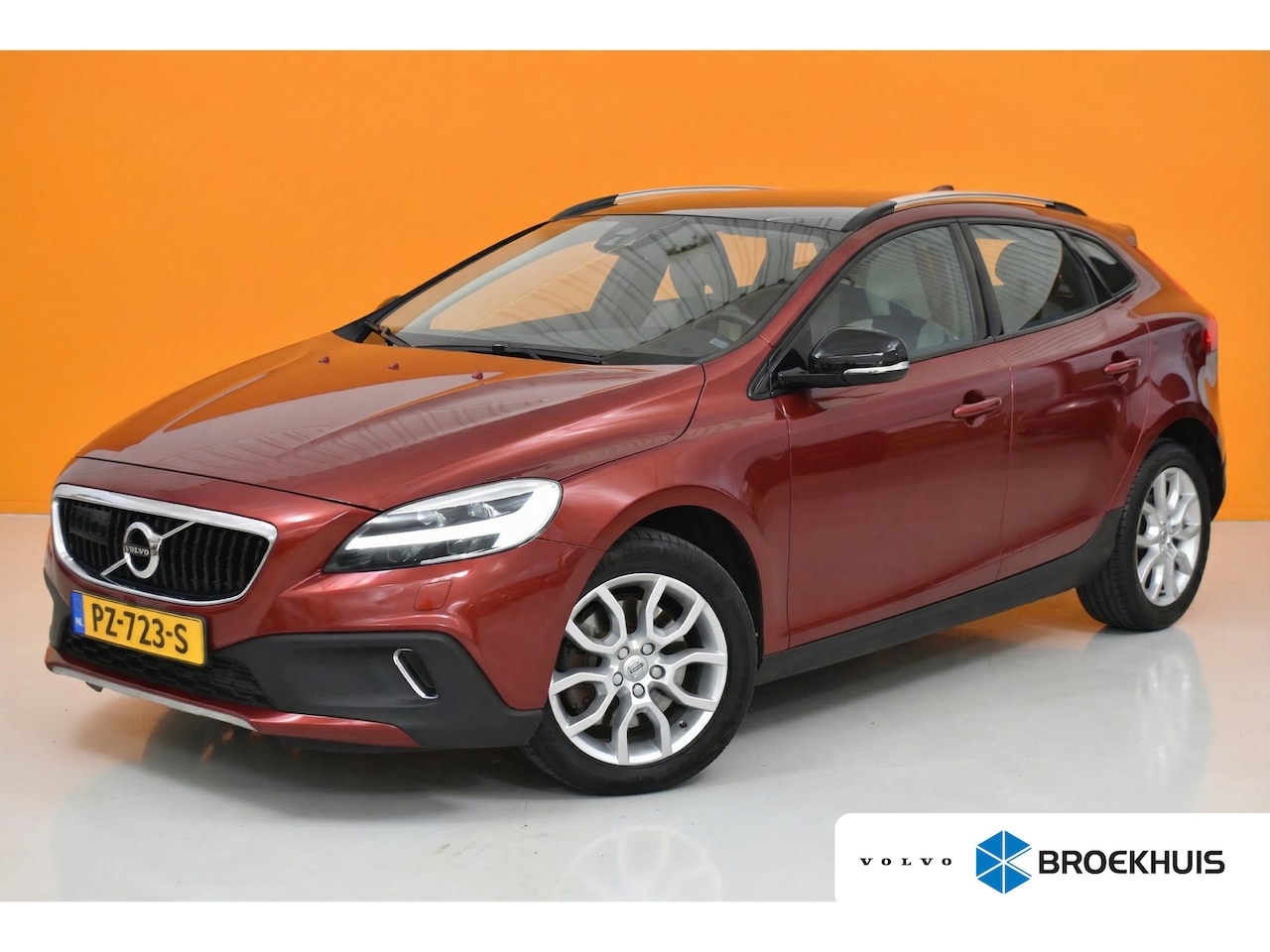 Volvo V40 Cross Country - 2.0 T4 Nordic+ | 1e eigenaar | Standkachel | Trekhaak | UNIEK!! - AutoWereld.nl
