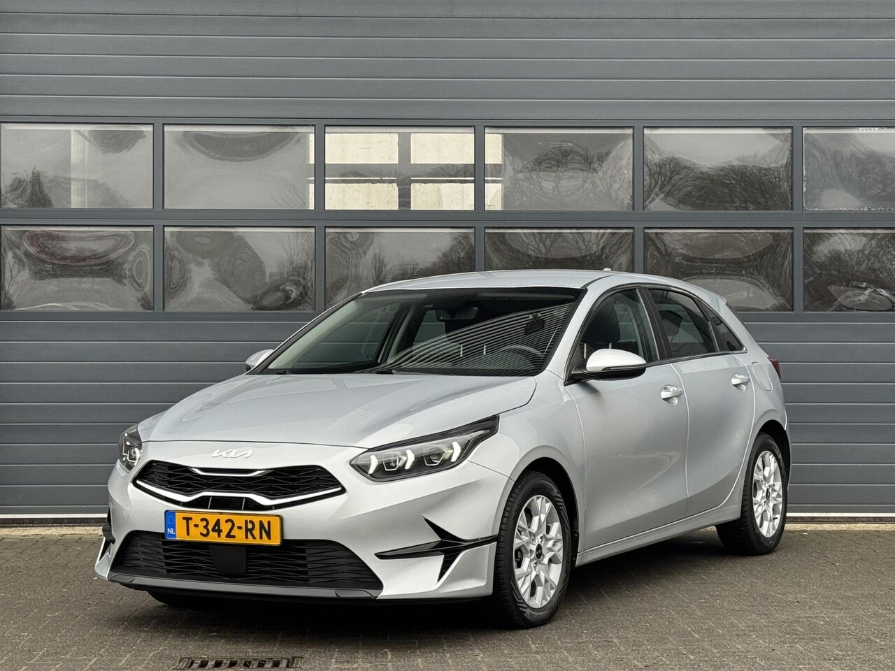 Kia Cee'd - CEED 1.0 T-GDI DYNAMICLINE I P-CAMERA I ADAPT. CRUISE CONTROL I APPLE CARPLAY I NAVIGATIE - AutoWereld.nl