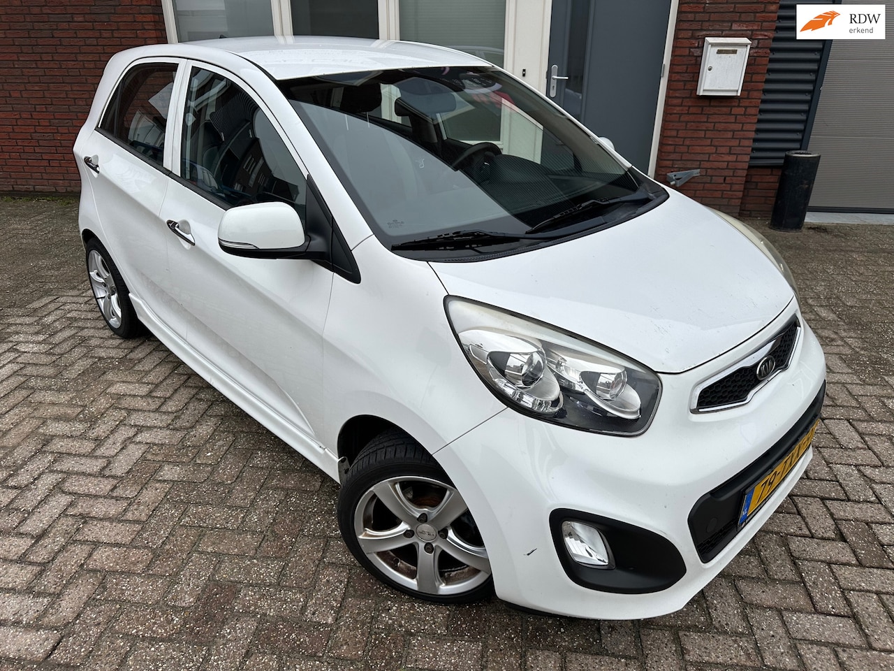 Kia Picanto - 1.2 CVVT ISG R-SportbyKia / Leder / Navi / Airco / NAP / 5DRS - AutoWereld.nl
