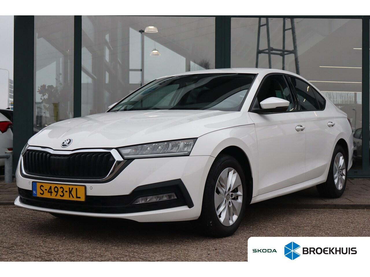 Skoda Octavia - 1.0 e-TSI Business Edition 110PK AUTOMAAT | Cruise control | Keyless entry | Navigatiesyst - AutoWereld.nl