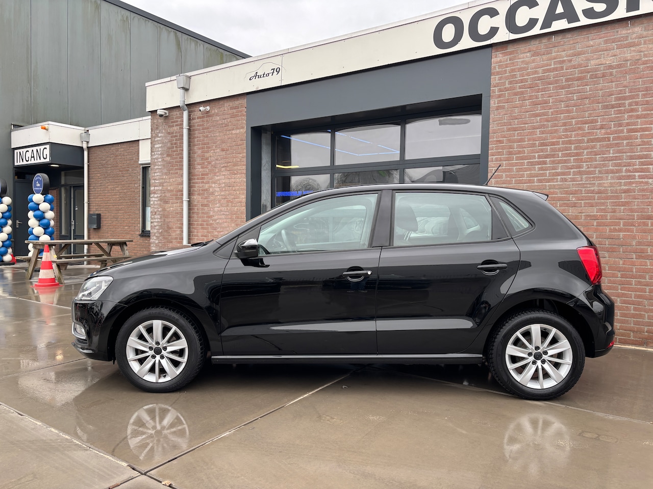 Volkswagen Polo - 1.0 First Edition | Airco. Parkeersensoren. Stoelverw.