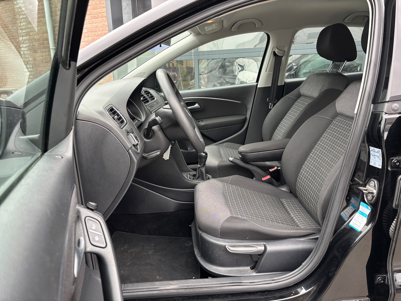 Volkswagen Polo - 1.0 First Edition | Airco. Parkeersensoren. Stoelverw.