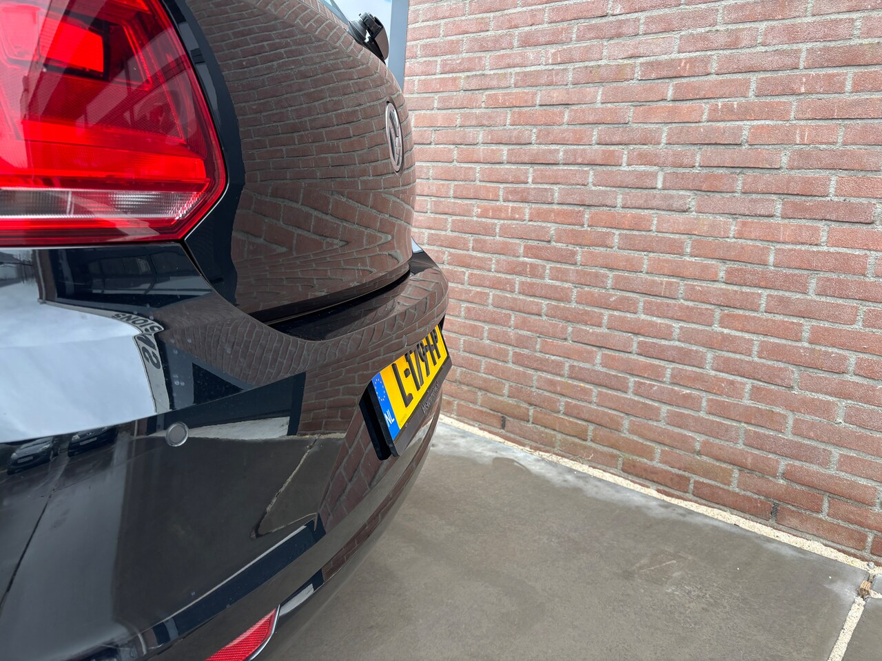 Volkswagen Polo - 1.0 First Edition | Airco. Parkeersensoren. Stoelverw.