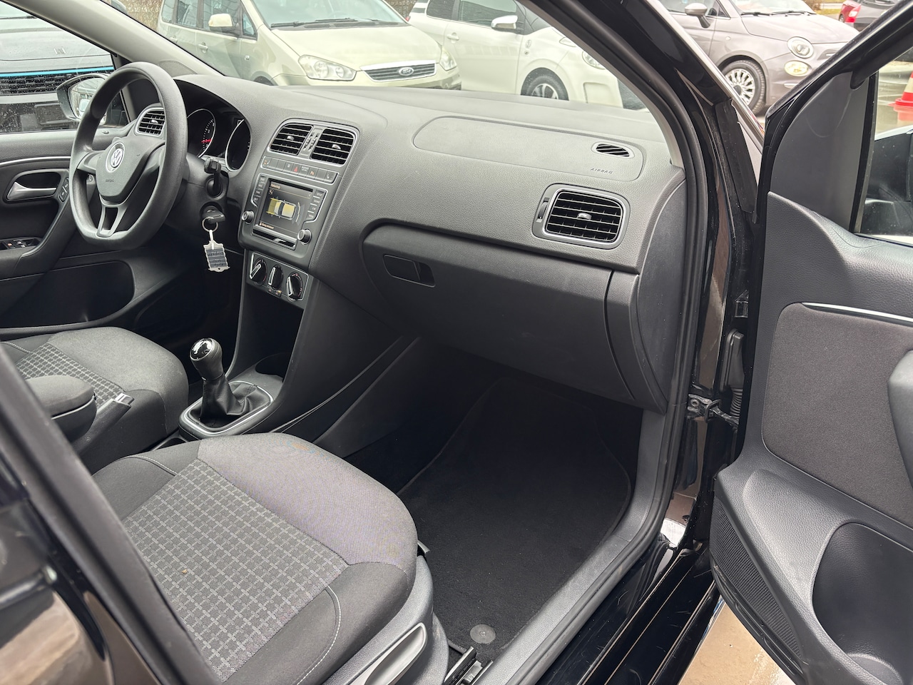 Volkswagen Polo - 1.0 First Edition | Airco. Parkeersensoren. Stoelverw.