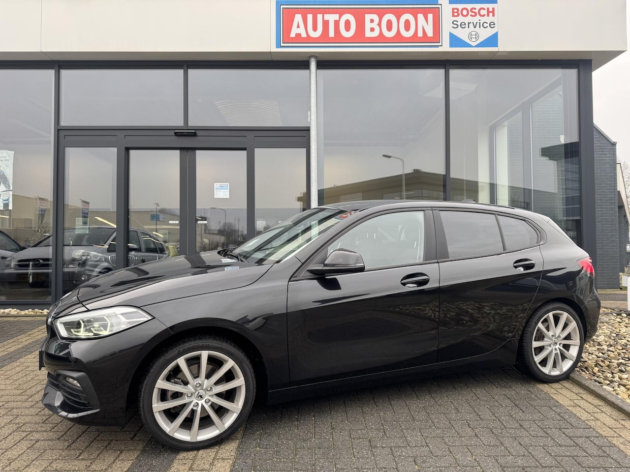 BMW 1-serie - 118i 140PK EXECUTIVE 1E EIG. APPCARPL./NAVI/ DIGI-PACK/LED/2xPDC/S&S/MEDIA/BTA/NL AUTO/KM= - AutoWereld.nl