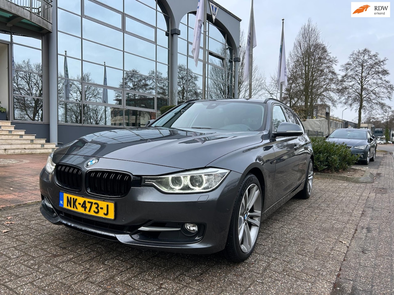 BMW 3-serie Touring - 328i Executive aut sportline 245 pk M stuur 18 inch - AutoWereld.nl
