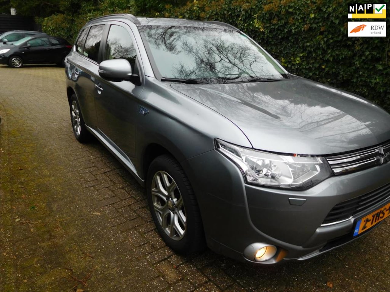 Mitsubishi Outlander - 2.0 PHEV instyle complete onderhoud boeken aan wezig en nap net grote beurt gehad en een n - AutoWereld.nl