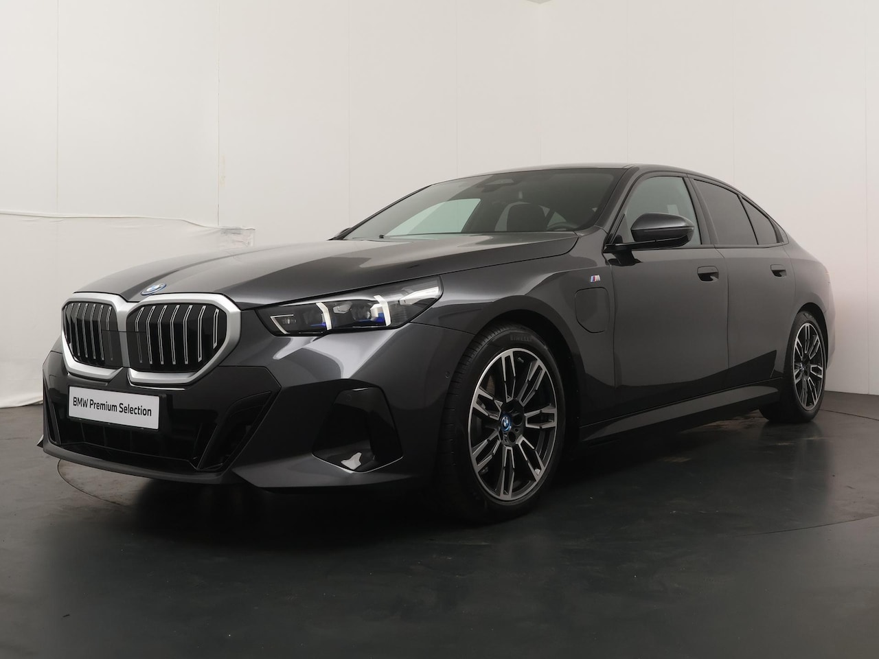 BMW 5-serie - 530e M Sportpakket | Panoramadak | Trekhaak | Stoelverwarming - AutoWereld.nl