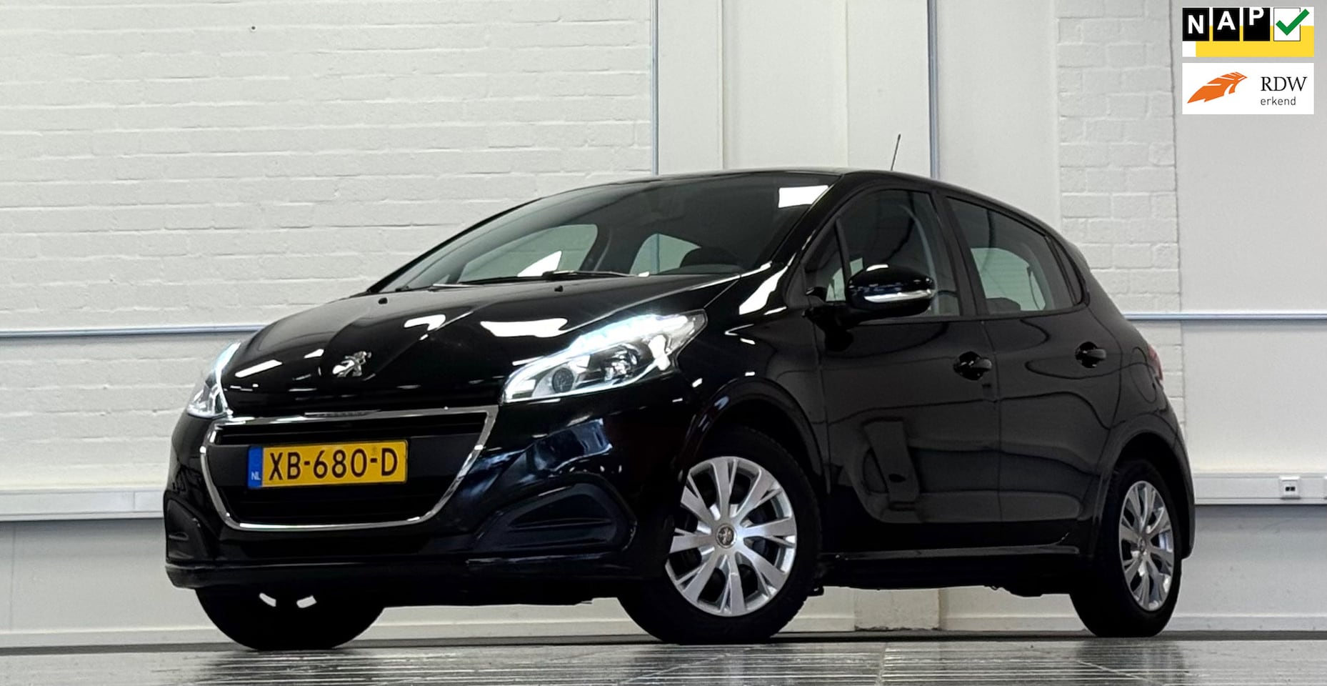 Peugeot 208 - 1.2 PureTech Active Navigatie 2e Eigenaar APK 27-12-2026 - AutoWereld.nl