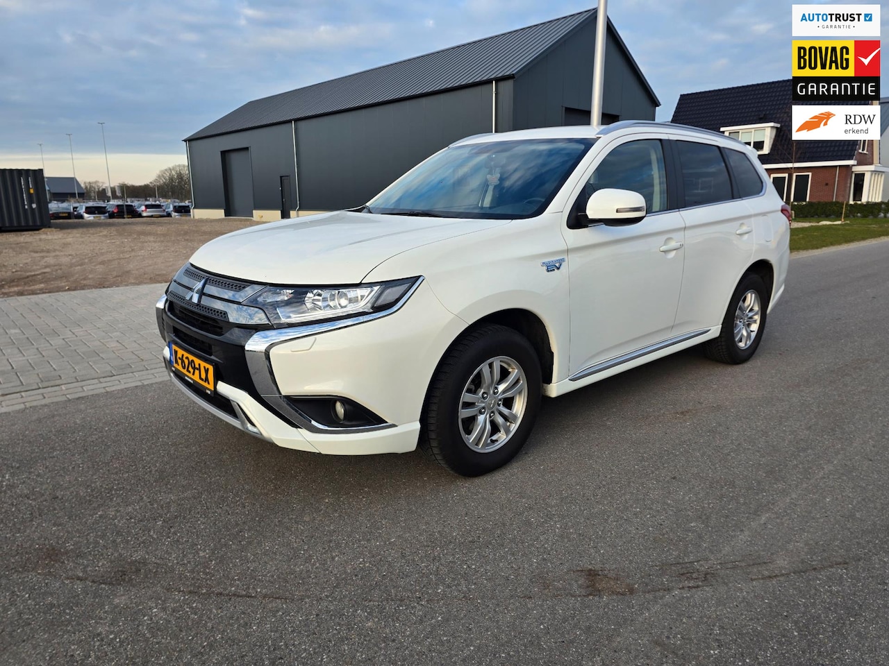 Mitsubishi Outlander - 2.4 PHEV Pure 2.4 PHEV Pure - AutoWereld.nl