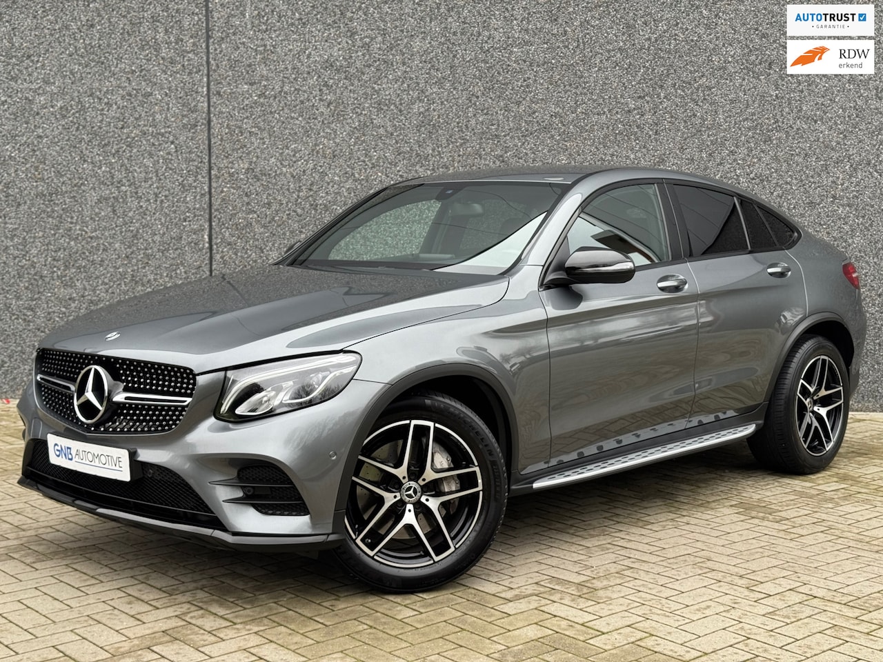 Mercedes-Benz GLC-klasse Coupé - 250 4MATIC AMG Night Edition | Carplay | Trekhaak | Cruise control | Stoelverwarming | Cam - AutoWereld.nl