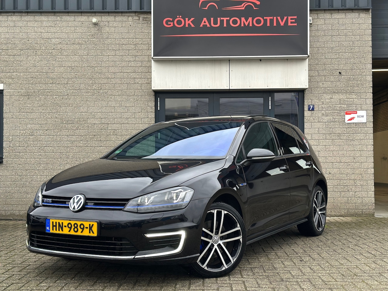 Volkswagen Golf - 1.4 TSI GTE / Keyles Entree & Go / Pano / Stoelverwarming / NAP / Navi - AutoWereld.nl