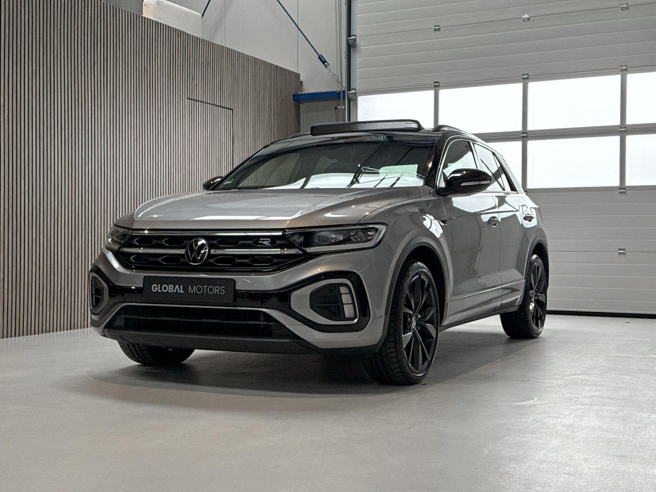 Volkswagen T-Roc - 1.5 TSI R-Line Business+ Black Pack - PANORAMADAK - VIRTUAL COCKPIT - AUTOMAAT - IQ LIGHT - AutoWereld.nl