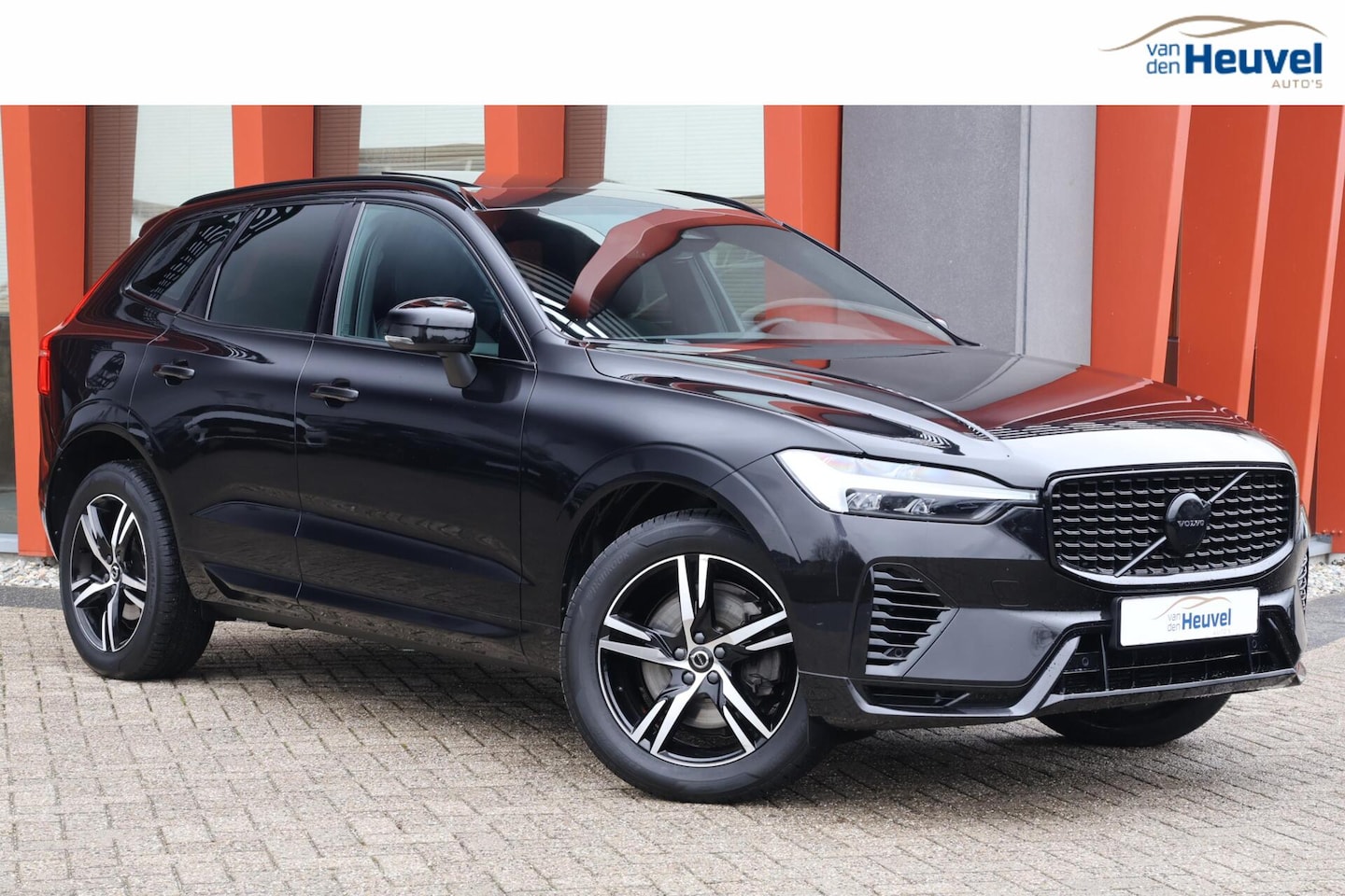 Volvo XC60 - T6 Recharge AWD R-Design | Stoelverwarming | Parkeercamera | Panoramadak | Keyless | Gloss - AutoWereld.nl