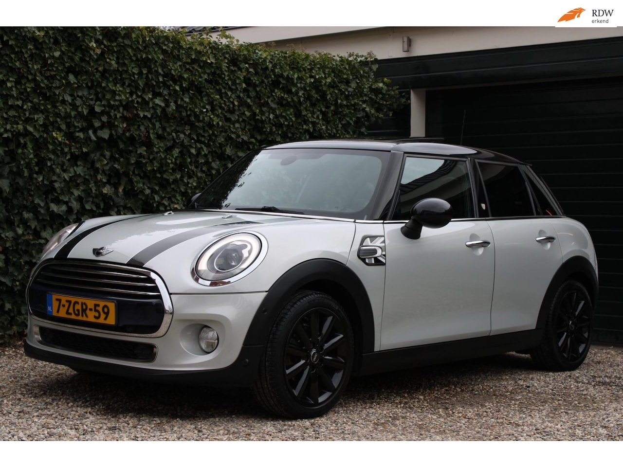 MINI Cooper - Mini 1.5 Chili Business | Automaat | Leer | Panodak | H/K | Xenon - AutoWereld.nl