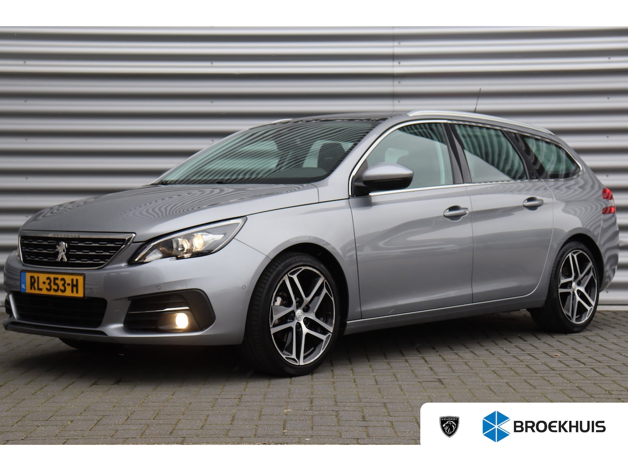 Peugeot 308 SW - 1.2 PURETECH 130PK ALLURE / NAVI / LEDER / CLIMA / LED / PDC / 18" LMV / CAMERA / KEYLESS - AutoWereld.nl
