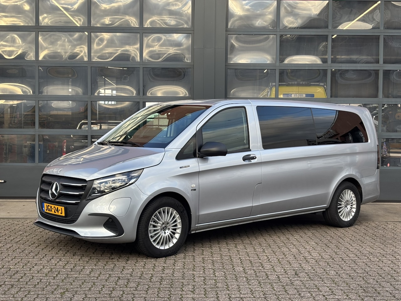 Mercedes-Benz eVito Tourer - 129 L3 Pro 367 km WLTP | 8-Persoons - AutoWereld.nl